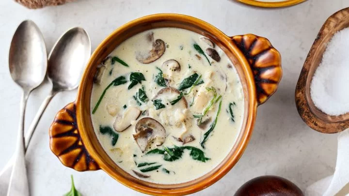 سوپ مرغ و اسفناج