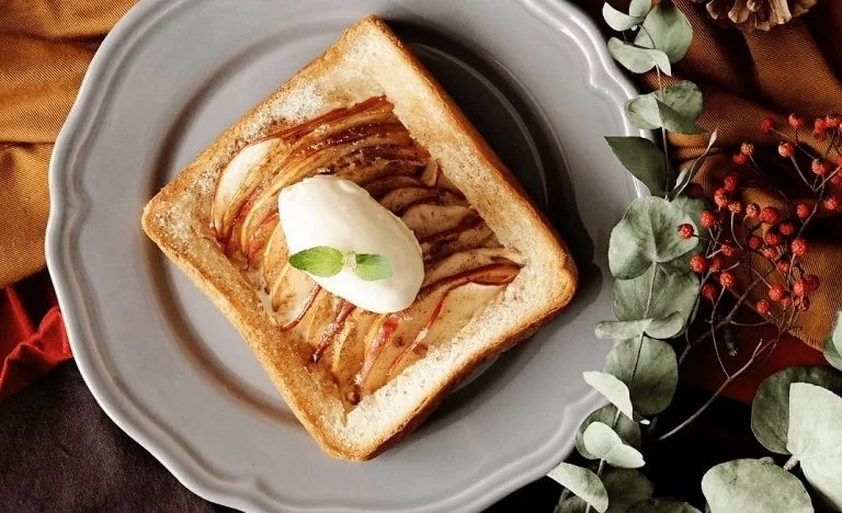 طرز تهیه پای سیب با نان تست