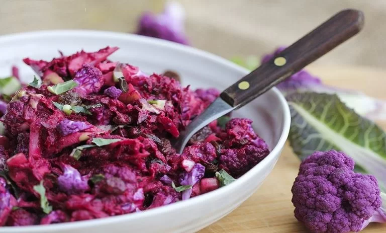 طرز تهیه سالاد گل کلم و لبو