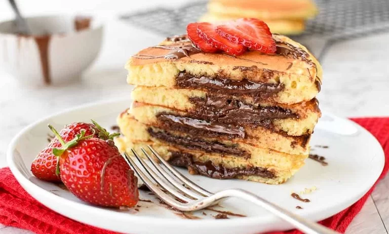 طرز تهیه پنکیک مغزدار شکلاتی