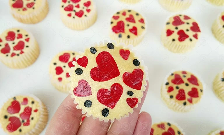 طرز تهیه کاپ کیک با طرح قلب