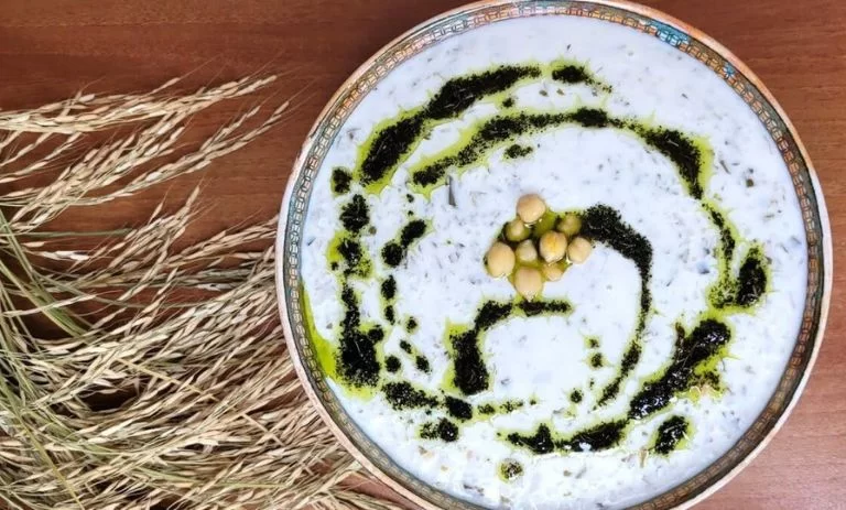 طرز تهیه آش دوغ اردبیل