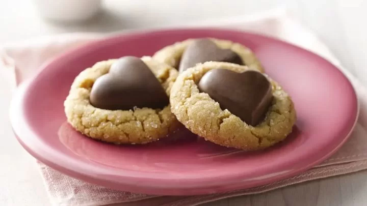 طرز تهیه کوکی بادام زمینی برای ولنتاین
