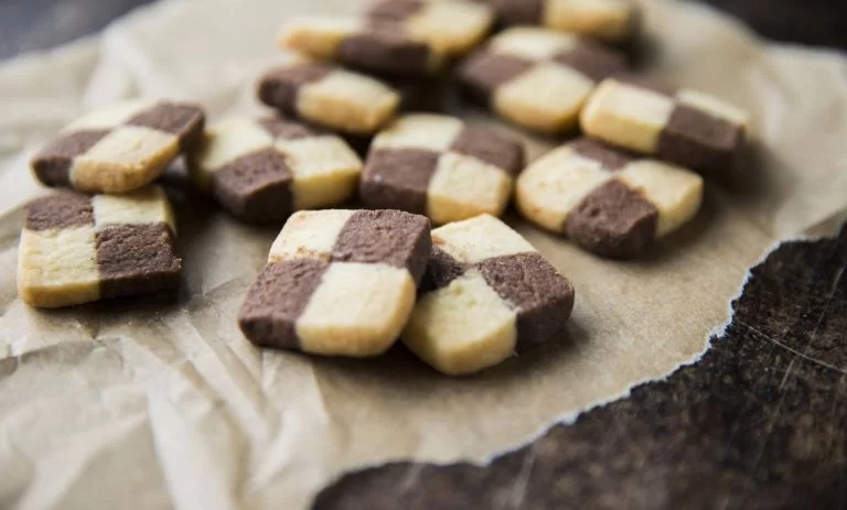 طرز تهیه شیرینی شطرنجی مجلسی