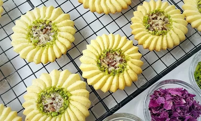 طرز تهیه شیرینی رومیاس بادامی