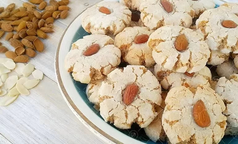 طرز تهیه شیرینی بادام و نارگیل ترک‌دار
