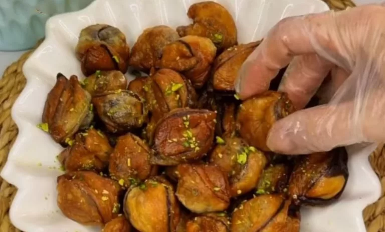 طرز تهیه باقلوا لقمه‌ای دو رنگ