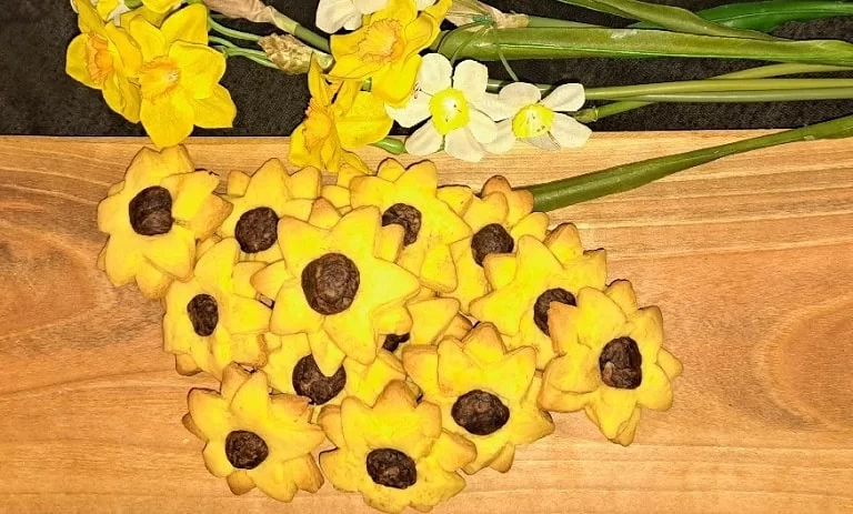 طرز تهیه شیرینی گل نرگس