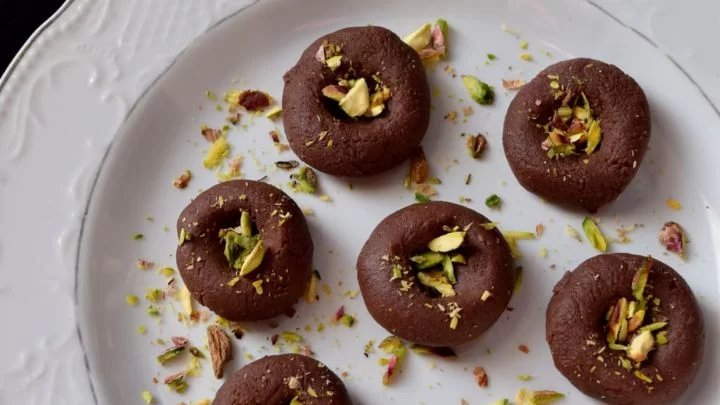 طرز تهیه شیرینی کاکائویی به روش خانگی