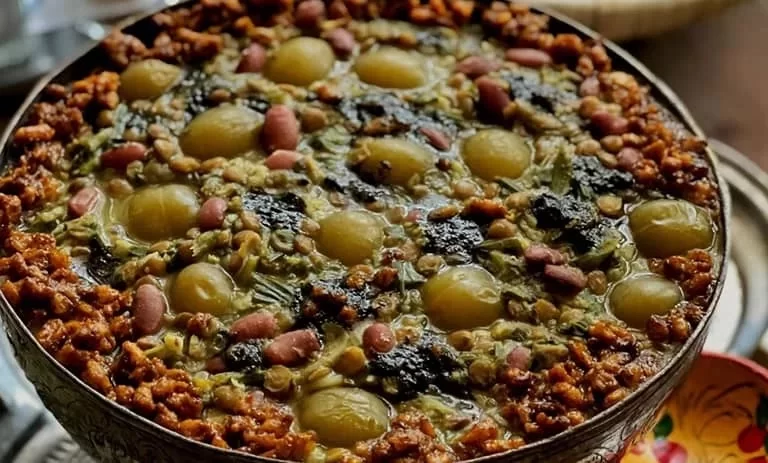طرز تهیه آش گوجه‌ سبز