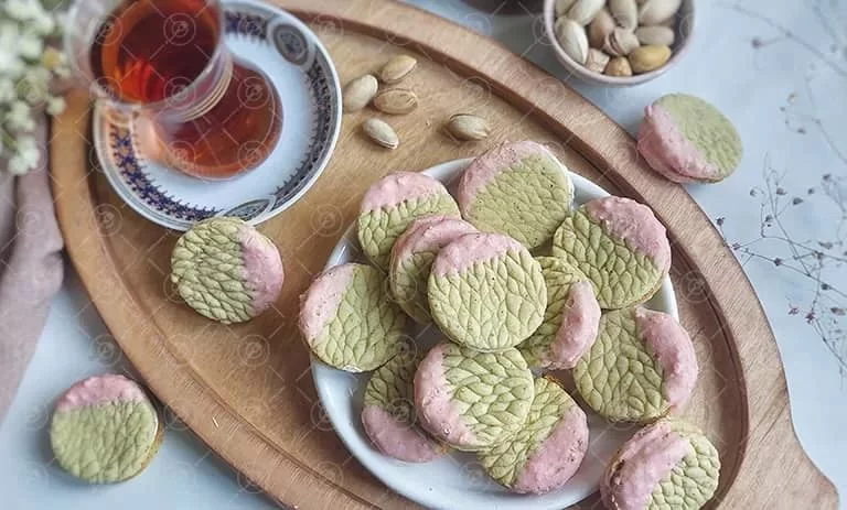 طرز تهیه بیسکویت پسته‌ای کرم‌دار