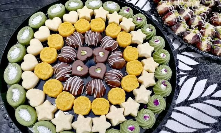 طرز تهیه شیرینی حلوایی پسته‌ای خانگی؛ به روش قنادی