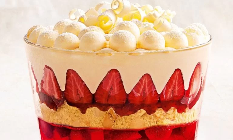 طرز تهیه ترایفل توت‌فرنگی