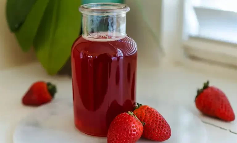 طرز تهیه شربت توت فرنگی