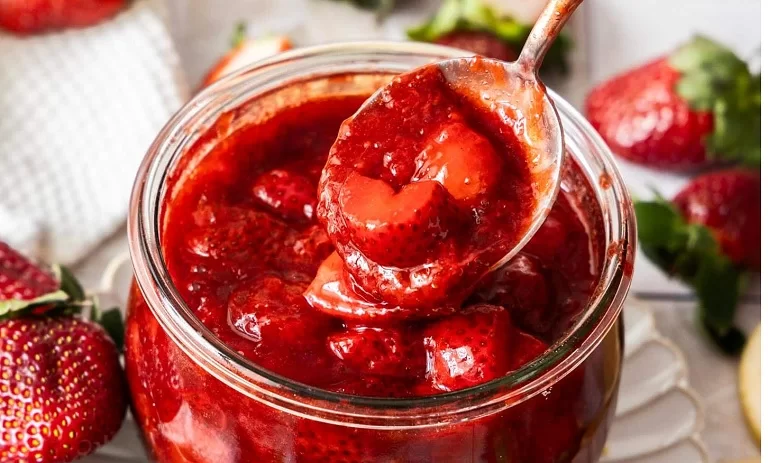 طرز تهیه کمپوت توت فرنگی