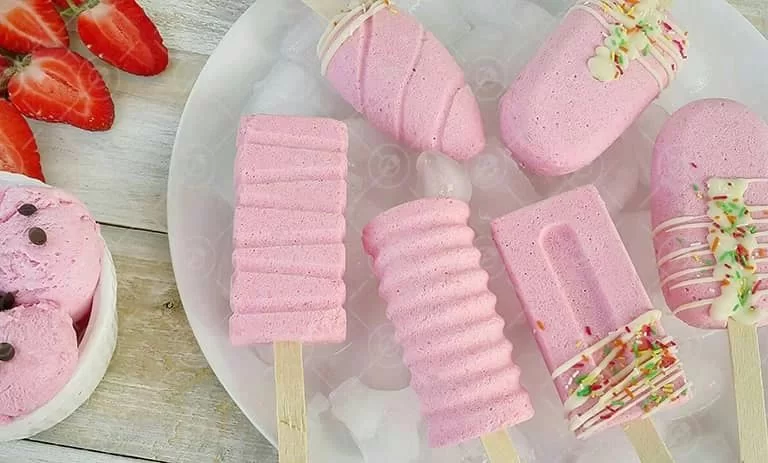 طرز تهیه بستنی ژله‌ای توت‌ فرنگی