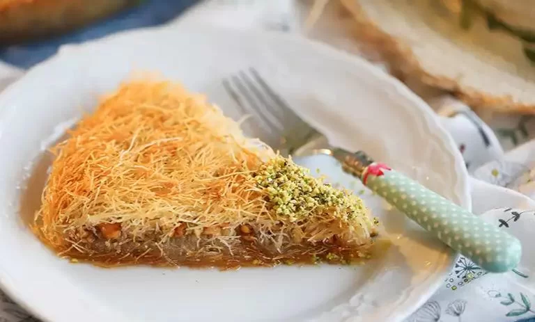 طرز تهیه دسر کادایف گردویی