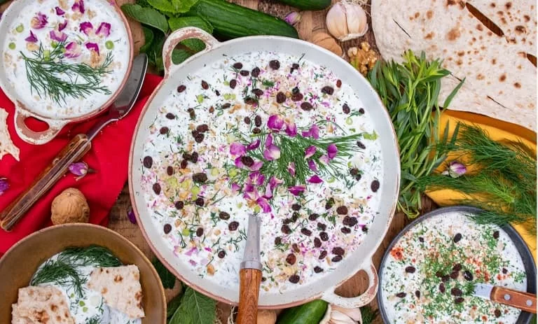 طرز تهیه آب دوغ خیار سنتی