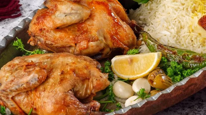 طرز تهیه مرغ کَره‌ای با خوراک شاه پلو