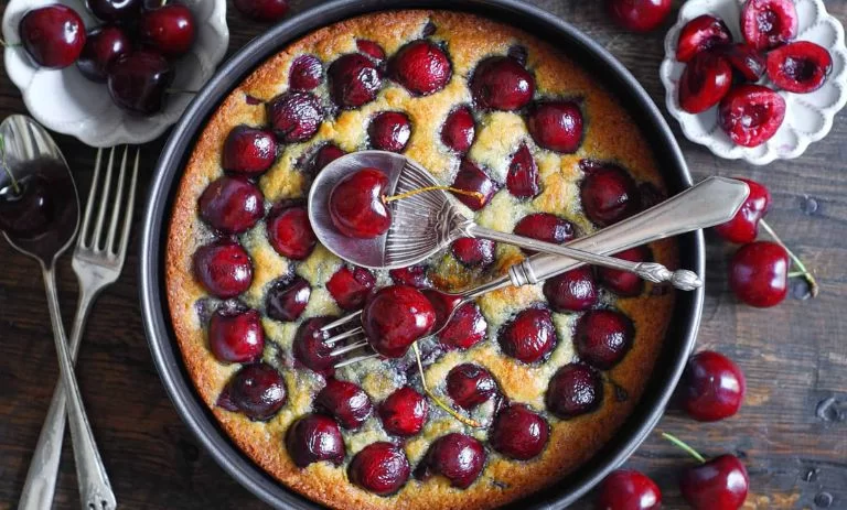 طرز تهیه کیک گیلاس خانگی