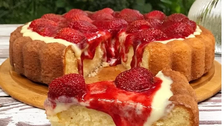 طرز تهیه کیک توت فرنگی کرمدار