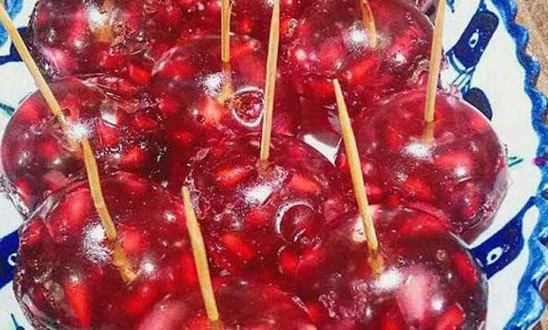 طرز تهیه ژله توپی انار با بادکنک