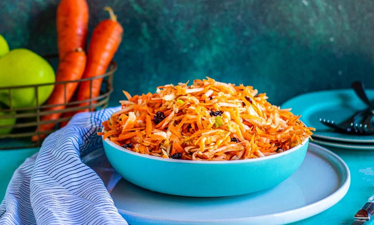 طرز تهیه سالاد هویج و سیب