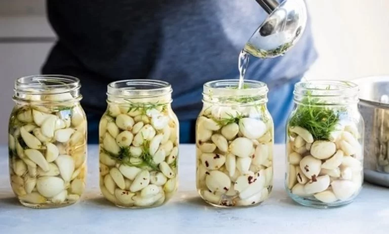 طرز تهیه ترشی سیر صدفی