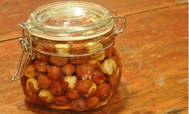 طرز تهیه ترشی فندق