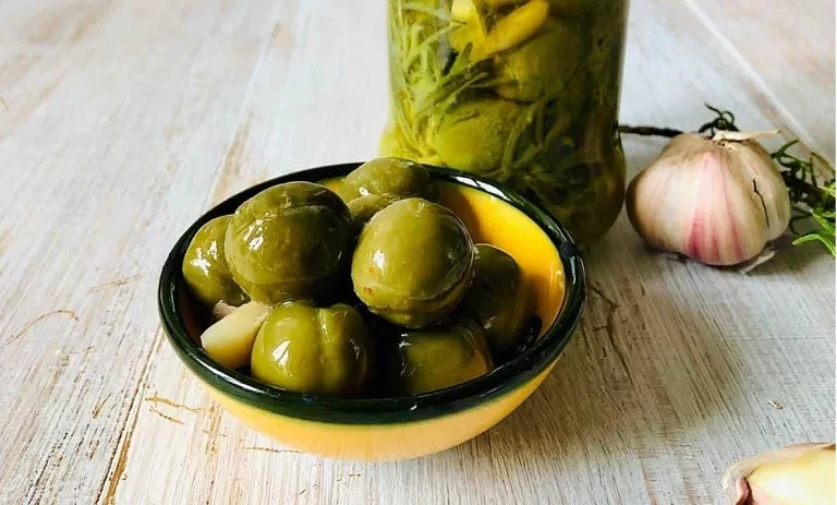 طرز تهیه ترشی گوجه سبز