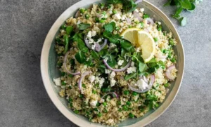 طرز تهیه سالاد کینوا با نخود فرنگی