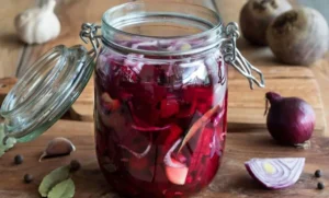 طرز تهیه ترشی پیاز و لبو