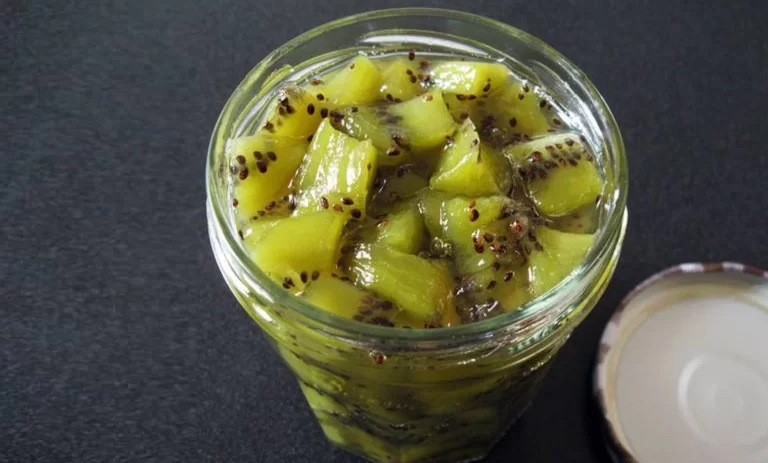 طرز تهیه ترشی کیوی